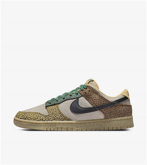 dunk low golden moss nike